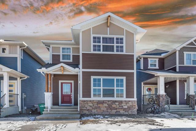 916 Bayview Rise Sw, House detached with 3 bedrooms, 2 bathrooms and 2 parking in Airdrie AB | Image 1