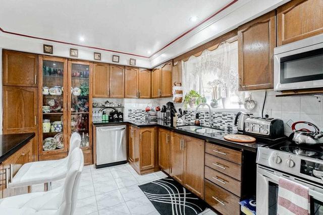 76 Lindy Lou Rd, House semidetached with 3 bedrooms, 3 bathrooms and 6 parking in Toronto ON | Image 3