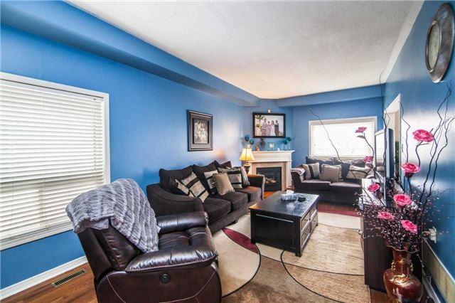 12 Milkweed Cres, House detached with 3 bedrooms, 3 bathrooms and 4 parking in Brampton ON | Image 5