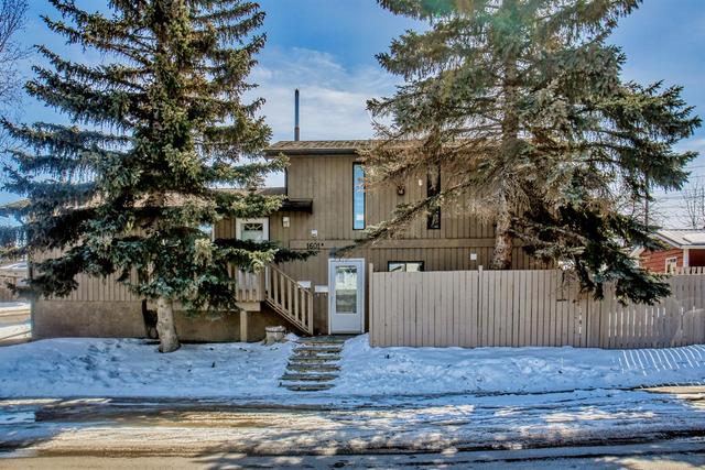 1601a 42 Street Sw, House detached with 4 bedrooms, 2 bathrooms and null parking in Calgary AB | Image 1