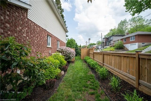 30 Stanley Street, House detached with 3 bedrooms, 1 bathrooms and 3 parking in Guelph ON | Image 24