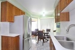 11 Kimberley Cres, Townhouse with 3 bedrooms, 2 bathrooms and 2 parking in Brampton ON | Image 8