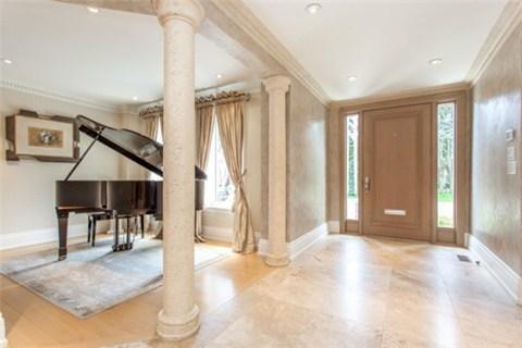 18 Armour Blvd, House detached with 4 bedrooms, 5 bathrooms and 4 parking in Toronto ON | Image 2