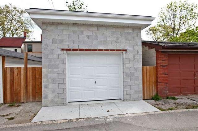 452 Montrose Ave, House detached with 2 bedrooms, 1 bathrooms and 1 parking in Toronto ON | Image 18