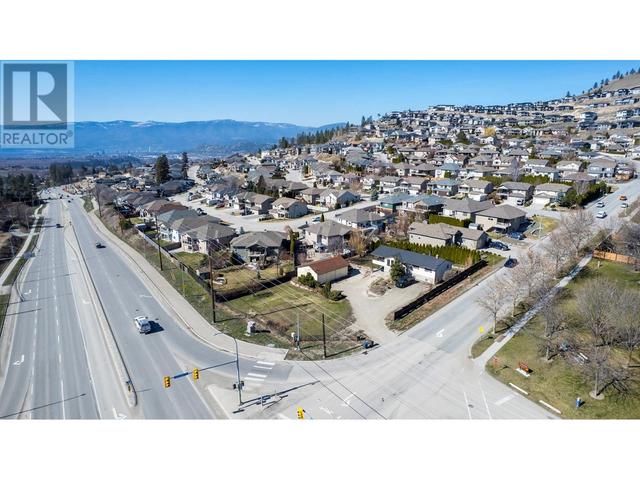1584 Highway 33 E, House detached with 4 bedrooms, 2 bathrooms and 20 parking in Kelowna BC | Image 7