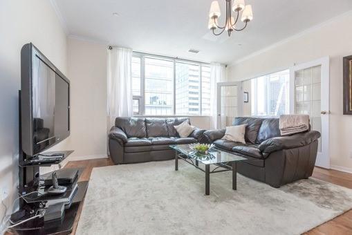 1001 - 393 King St W, Condo with 2 bedrooms, 1 bathrooms and 1 parking in Toronto ON | Image 6