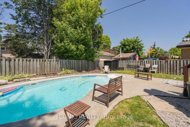 59 Henley Cres, House detached with 3 bedrooms, 2 bathrooms and 5 parking in Toronto ON | Image 20