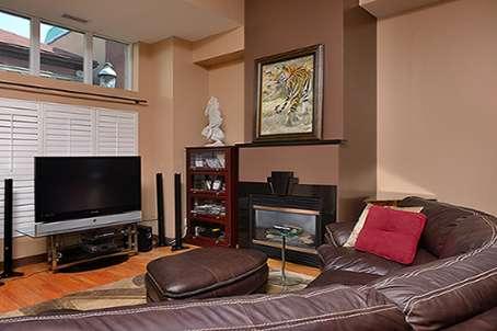 th104 - 77 Lombard St, Townhouse with 2 bedrooms, 3 bathrooms and 1 parking in Toronto ON | Image 3