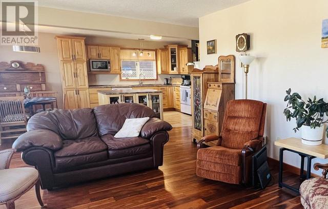 1390 N Twelfth Avenue, House detached with 4 bedrooms, 3 bathrooms and null parking in Williams Lake BC | Image 3