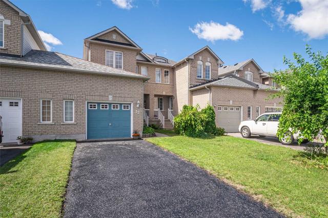 32 Coleman Dr, House attached with 3 bedrooms, 2 bathrooms and 3 parking in Barrie ON | Image 1
