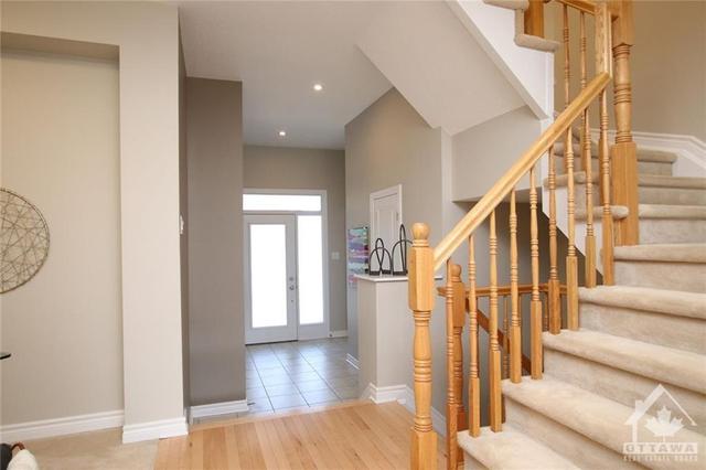 1132 Tischart Crescent, Townhouse with 3 bedrooms, 3 bathrooms and 3 parking in Ottawa ON | Image 4