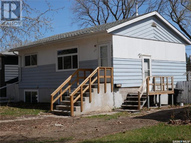 2121 St Andrews Avenue, House detached with 4 bedrooms, 2 bathrooms and null parking in Saskatoon SK | Image 2