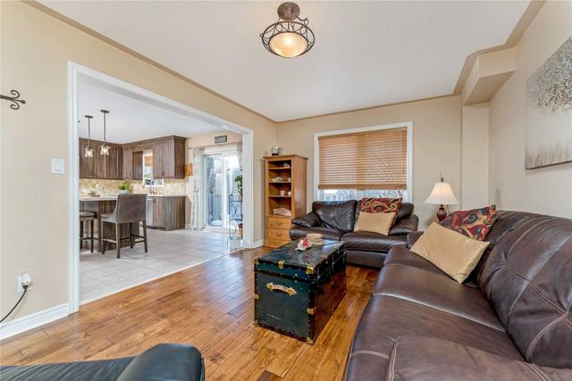 60 Forsyth Cres, House detached with 4 bedrooms, 4 bathrooms and 4 parking in Halton Hills ON | Image 3