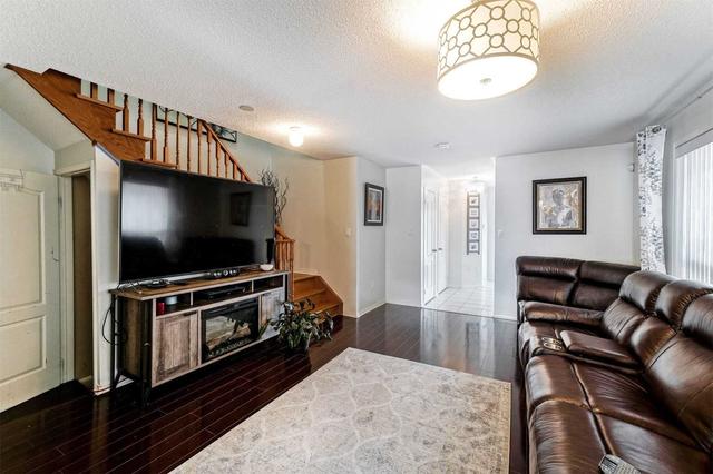 7376 Lowville Hts, House semidetached with 4 bedrooms, 4 bathrooms and 3 parking in Mississauga ON | Image 2