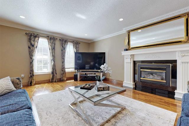 32 Glenayr Rd, House detached with 5 bedrooms, 6 bathrooms and 14 parking in Richmond Hill ON | Image 2