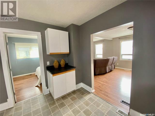215 4th Street E, House detached with 1 bedrooms, 1 bathrooms and null parking in Carnduff SK | Image 8