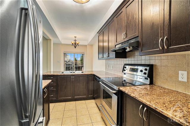 871 Kennacraig Private, Townhouse with 3 bedrooms, 3 bathrooms and 2 parking in Ottawa ON | Image 4