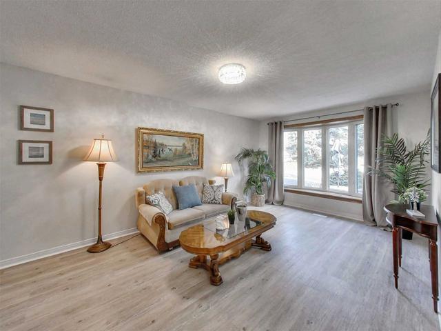 46 Brandy Cres, House detached with 4 bedrooms, 4 bathrooms and 5 parking in Vaughan ON | Image 2