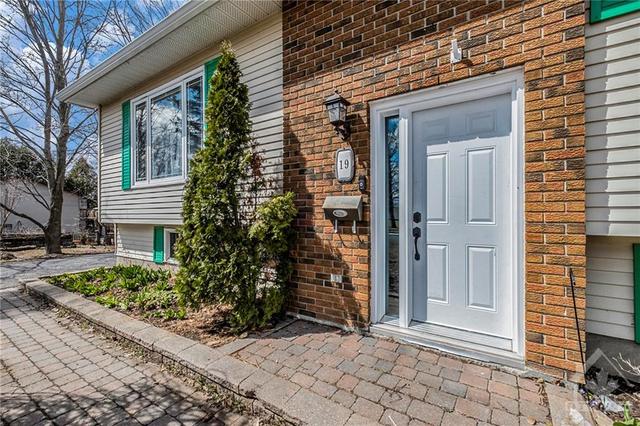 19 Alexander Street, House detached with 4 bedrooms, 2 bathrooms and 4 parking in Carleton Place ON | Image 4
