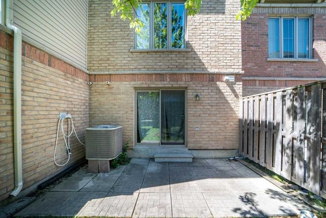 30 - 19 Cailiff St, Townhouse with 3 bedrooms, 3 bathrooms and 2 parking in Brampton ON | Image 33