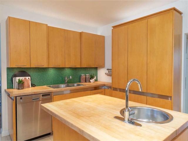 63 Clifton Rd, House detached with 5 bedrooms, 4 bathrooms and 2 parking in Toronto ON | Image 2