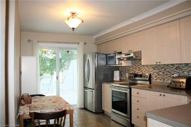 18 Rosedale Ave, House semidetached with 2 bedrooms, 2 bathrooms and 3 parking in St. Catharines ON | Image 5