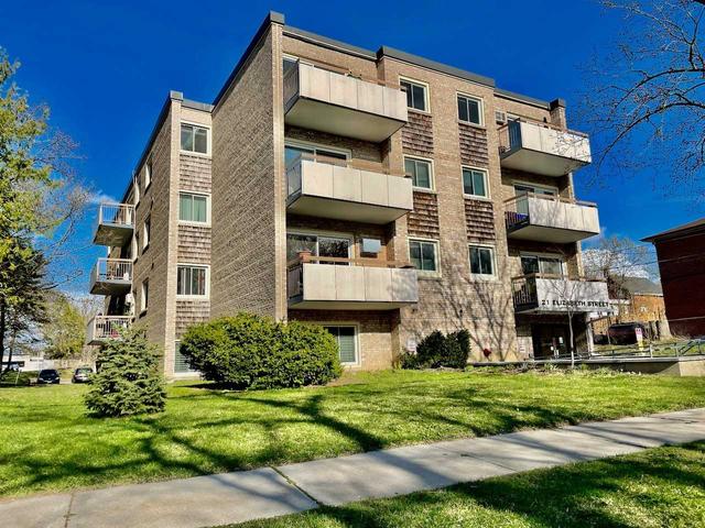 205 - 21 Elizabeth St S, Condo with 2 bedrooms, 1 bathrooms and 1 parking in Richmond Hill ON | Image 8