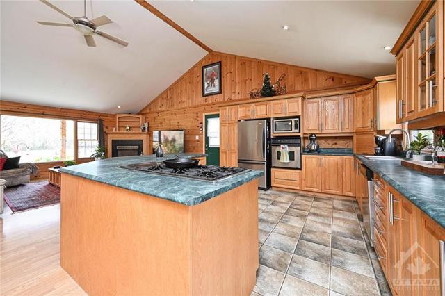 4 B12 Road, House detached with 3 bedrooms, 2 bathrooms and 10 parking in Rideau Lakes ON | Image 9