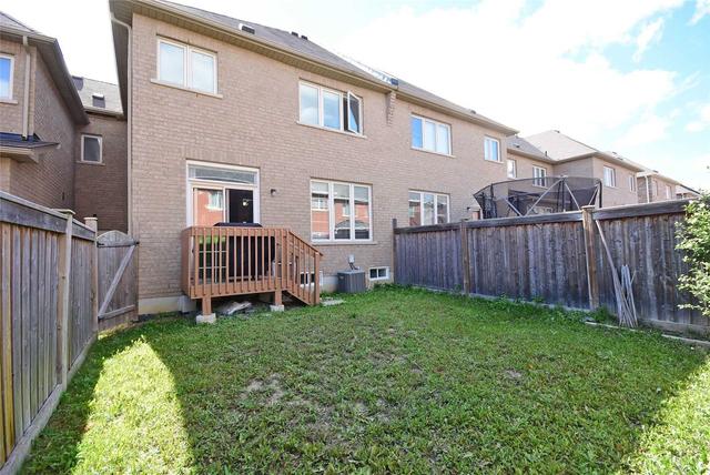 19 Nutwood Way, House attached with 3 bedrooms, 4 bathrooms and 3 parking in Brampton ON | Image 5