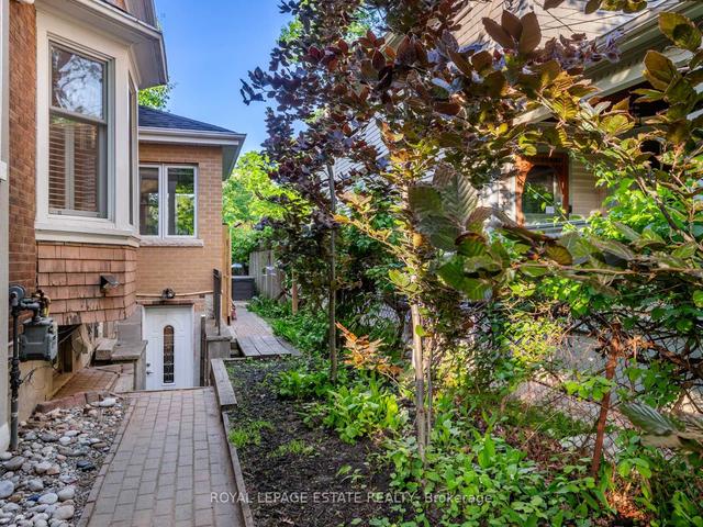 31 Victoria Park Ave, House semidetached with 5 bedrooms, 4 bathrooms and 3 parking in Toronto ON | Image 26