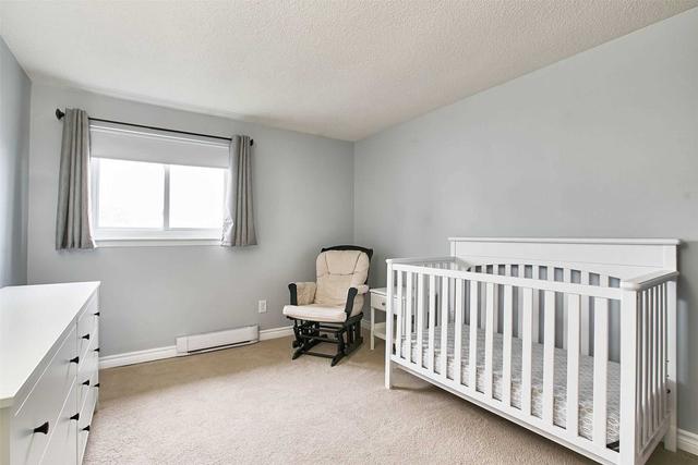 120 - 120 Nonquon Rd, Townhouse with 3 bedrooms, 1 bathrooms and 1 parking in Oshawa ON | Image 7