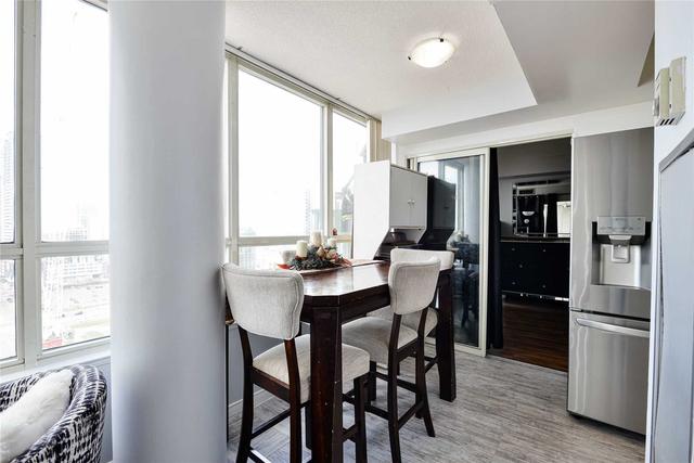 2105 - 400 Webb Dr, Condo with 2 bedrooms, 2 bathrooms and 1 parking in Mississauga ON | Image 9