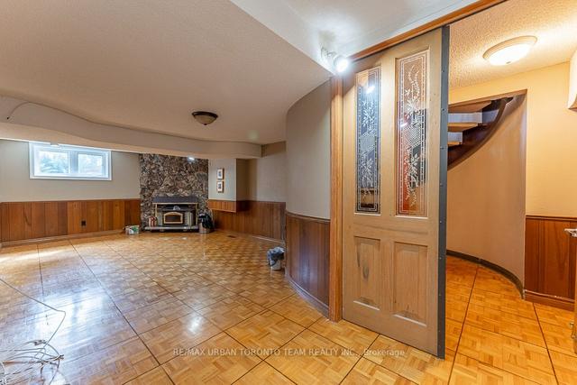 35 Brumwell St, House detached with 4 bedrooms, 4 bathrooms and 7 parking in Toronto ON | Image 4