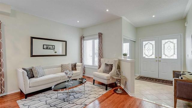78 Earlsbridge Blvd, House detached with 4 bedrooms, 3 bathrooms and 4 parking in Brampton ON | Image 2