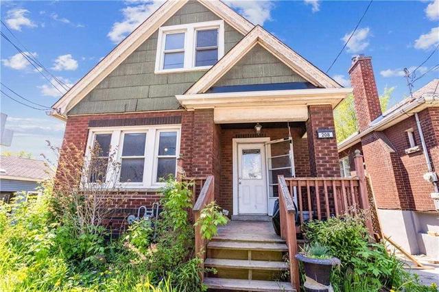 208 Burlington St E, House detached with 2 bedrooms, 1 bathrooms and 2 parking in Hamilton ON | Image 1