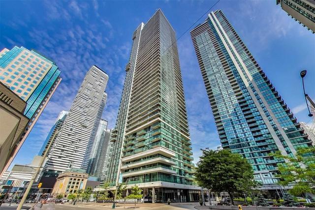 604 - 33 Bay St, Condo with 2 bedrooms, 2 bathrooms and 1 parking in Toronto ON | Image 1