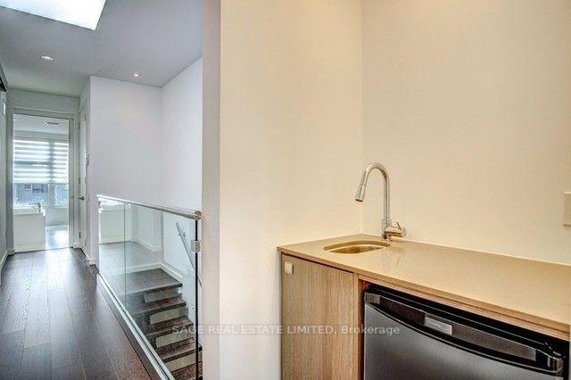 494 Shaw St, House attached with 3 bedrooms, 3 bathrooms and 1 parking in Toronto ON | Image 11