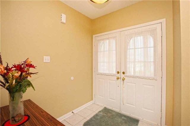 148 Tiller Tr, House semidetached with 3 bedrooms, 2 bathrooms and 2 parking in Brampton ON | Image 2
