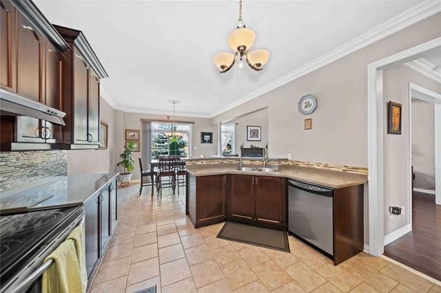 1697 Clearbrook Dr, House detached with 3 bedrooms, 3 bathrooms and 6 parking in Oshawa ON | Image 5