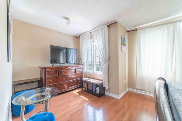 504 Lumberton Cres, House attached with 3 bedrooms, 5 bathrooms and 4 parking in Mississauga ON | Image 11
