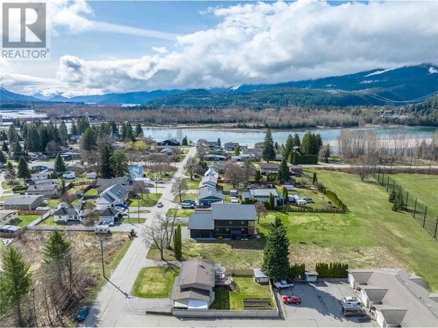 145 Columbia Park Drive, House detached with 2 bedrooms, 2 bathrooms and null parking in Revelstoke BC | Image 39