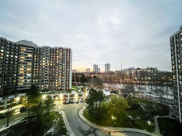1209 - 10 Edgecliff Gfwy, Condo with 3 bedrooms, 2 bathrooms and 1 parking in Toronto ON | Image 19