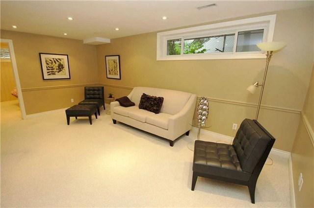 8 Tetbury Cres, House detached with 3 bedrooms, 3 bathrooms and 6 parking in Toronto ON | Image 16