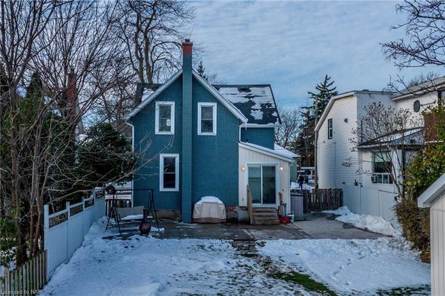 34 Chapel Street S, House detached with 3 bedrooms, 1 bathrooms and null parking in Thorold ON | Image 6