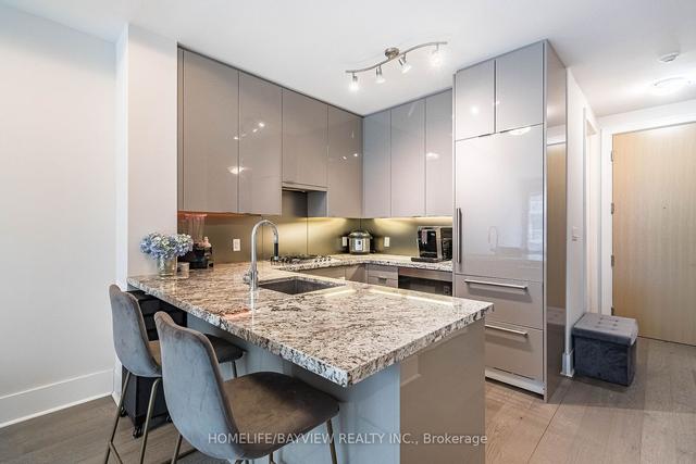 820 - 29 Queens Quay E, Condo with 1 bedrooms, 2 bathrooms and 1 parking in Toronto ON | Image 3