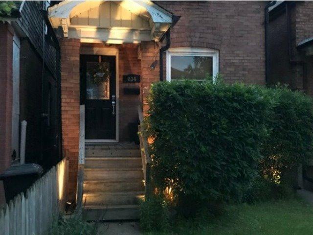 284 Harvie Ave, House detached with 3 bedrooms, 2 bathrooms and 2 parking in Toronto ON | Image 1