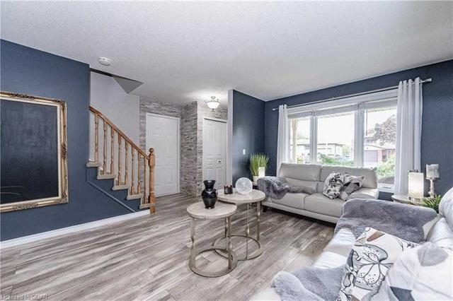 46 Fairmeadow Dr, House detached with 3 bedrooms, 2 bathrooms and 3 parking in Guelph ON | Image 3