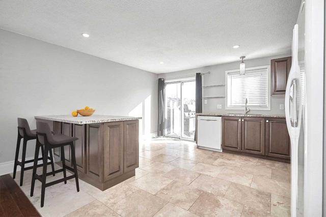 211 Columbia Rd, House detached with 2 bedrooms, 2 bathrooms and 4 parking in Barrie ON | Image 11