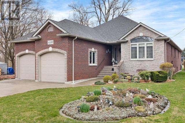 4339 Casgrain Drive, House detached with 3 bedrooms, 2 bathrooms and null parking in Windsor ON | Image 2
