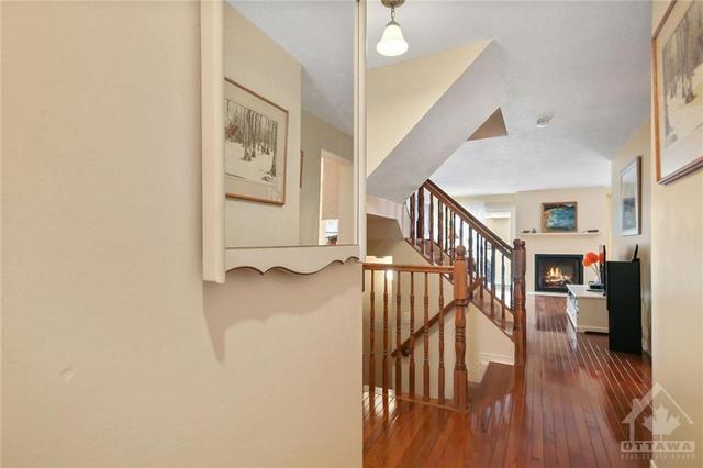 1884 Summerfields Crescent, Townhouse with 3 bedrooms, 3 bathrooms and 2 parking in Ottawa ON | Image 4